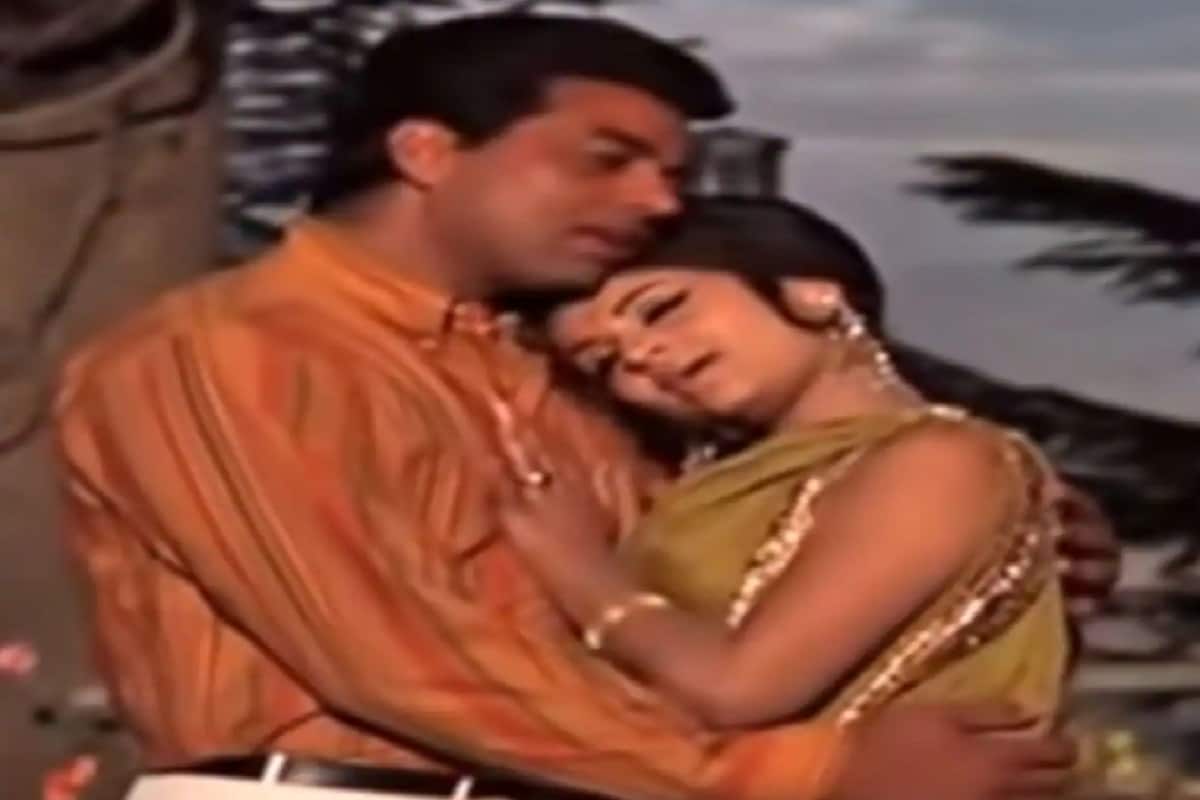 এই গানটি ধর্মেন্দ্র অভিনীত জীবন-মৃত্যু, আয়া সাবন ঝুমকে ও মেরে হামদম মেরে দোস্ত ছবির ৷ এই গানটি সাথিয়া নহি জানা, চলো সাজনা যাঁহা তক ঘটা চলে ও ঝিলমিল সিতারো কা আঙ্গন হোগা ৷ (Photo: YouTube Grab). এই গানটি ধর্মেন্দ্র অভিনীত জীবন-মৃত্যু, আয়া সাবন ঝুমকে ও মেরে হামদম মেরে দোস্ত ছবির ৷ এই গানটি সাথিয়া নহি জানা, চলো সাজনা যাঁহা তক ঘটা চলে ও ঝিলমিল সিতারো কা আঙ্গন হোগা ৷ (Photo: YouTube Grab).