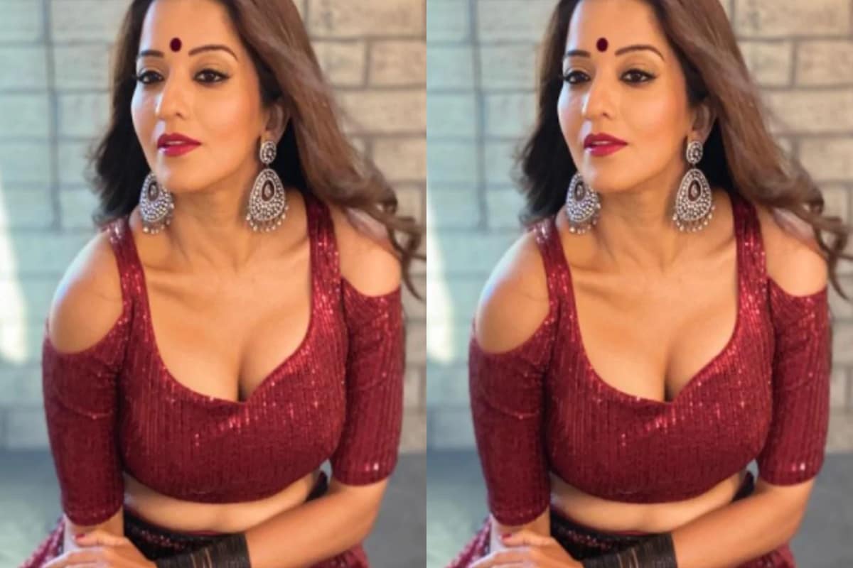 এই শো-তে তিনি ইরাবতী বর্মার ভূমিকায় অভিনয় করেছেন ৷ সুপার হট ছবিতে সোশ্যাল মিডিয়া কাঁপিয়েছেন মোনালিসা ৷ ছবি সৌজন্যে aslimonalisa/Instagram. এই শো-তে তিনি ইরাবতী বর্মার ভূমিকায় অভিনয় করেছেন ৷ সুপার হট ছবিতে সোশ্যাল মিডিয়া কাঁপিয়েছেন মোনালিসা ৷ ছবি সৌজন্যে aslimonalisa/Instagram.