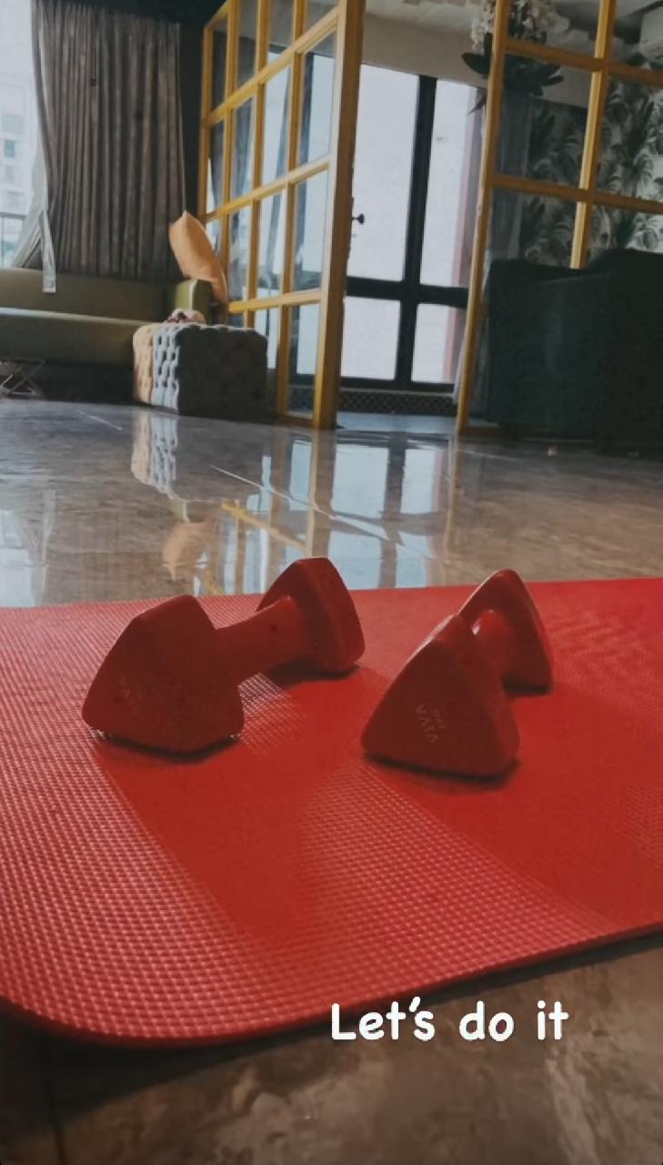 *বৃহস্পতিবার শুভশ্রী তাঁর সোশ্যাল মিডিয়া হ্যান্ডেলে নিজের ওয়ার্কআউটের ছবি পোস্ট করেছেন। ক্যাপশনে লিখেন, 'Lets do it.'। যা থেকে স্পষ্ট আবারও ওয়ার্কআউট শুরু করেছেন শুভশ্রী। ছবি: ইনস্টাগ্রাম। *বৃহস্পতিবার শুভশ্রী তাঁর সোশ্যাল মিডিয়া হ্যান্ডেলে নিজের ওয়ার্কআউটের ছবি পোস্ট করেছেন। ক্যাপশনে লিখেন, 'Lets do it.'। যা থেকে স্পষ্ট আবারও ওয়ার্কআউট শুরু করেছেন শুভশ্রী। ছবি: ইনস্টাগ্রাম।