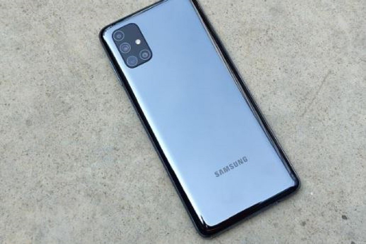 •Samsung M51৭০০০ mAh ব্যাটারি, ৬৪ মেগাপিক্সেল রিয়ার প্রাইমারি ক্যামেরা, ৬.৭ ইঞ্চি FHD+ Super AMOLED Infinity-O ডিসপ্লে রয়েছে Samsung M51-এ। যার বর্তমান দাম ২৪ হাজার ৯৯৯ টাকা। Samsung-এর এই ফোন Amazon-এর এই সেলে পাওয়া যাচ্ছে ২২ হাজার ৯৯৯ টাকায়। পাশাপাশি এই ফোনে মিলছে ১০ হাজার ৬৫০ টাকা পর্যন্ত এক্সচেঞ্জ অফারও। •Samsung M51৭০০০ mAh ব্যাটারি, ৬৪ মেগাপিক্সেল রিয়ার প্রাইমারি ক্যামেরা, ৬.৭ ইঞ্চি FHD+ Super AMOLED Infinity-O ডিসপ্লে রয়েছে Samsung M51-এ। যার বর্তমান দাম ২৪ হাজার ৯৯৯ টাকা। Samsung-এর এই ফোন Amazon-এর এই সেলে পাওয়া যাচ্ছে ২২ হাজার ৯৯৯ টাকায়। পাশাপাশি এই ফোনে মিলছে ১০ হাজার ৬৫০ টাকা পর্যন্ত এক্সচেঞ্জ অফারও।