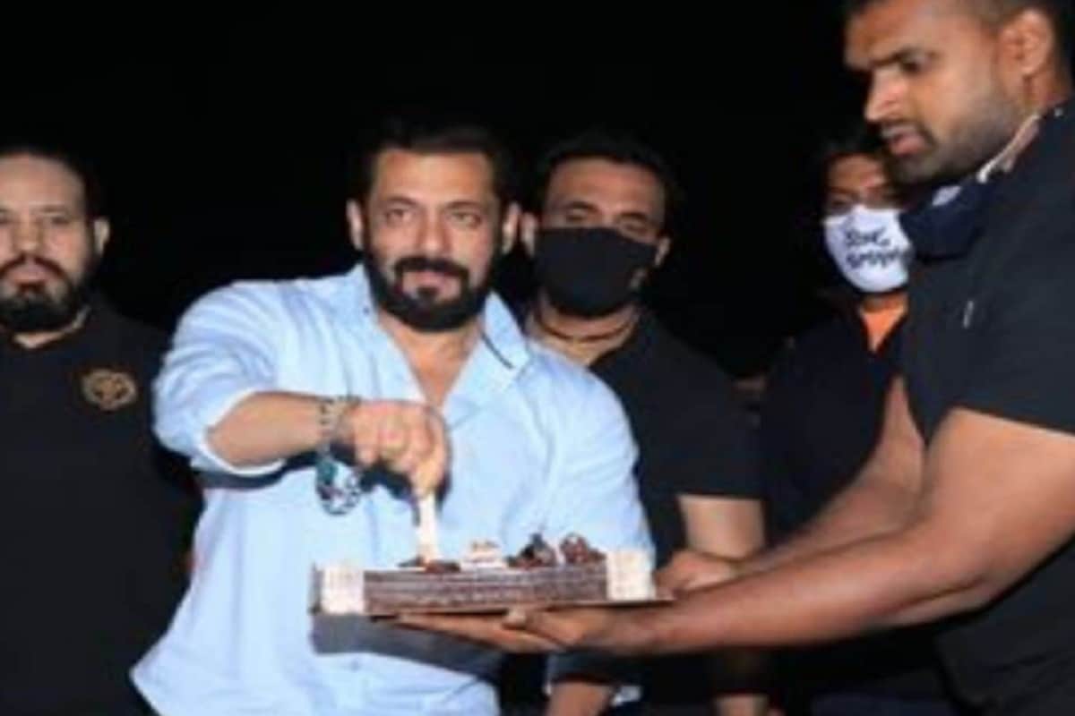 এই ছবিতে সাদা শার্ট ও নীল জিন্স পরেছিলেন তিনি ৷ তাঁর জন্মদিনের ছবি ভক্তদের মাঝে সুপার ভাইরাল হয়েছে ৷ ছবি সৌজন্যে বিরল ভয়ানি ৷ এই ছবিতে সাদা শার্ট ও নীল জিন্স পরেছিলেন তিনি ৷ তাঁর জন্মদিনের ছবি ভক্তদের মাঝে সুপার ভাইরাল হয়েছে ৷ ছবি সৌজন্যে বিরল ভয়ানি ৷