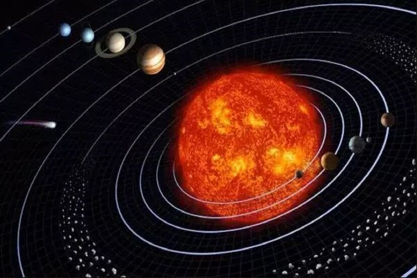 সৌরজগতে (Solar System) সোমবার এক অদ্ভুত এক ঘটনা ঘটতে চলেছে৷ সেদিন এক অদ্ভুত মহাজাগতিক দৃশ্যের সাক্ষী হবে মানুষজন৷ এই দিনে দুটি বড় গ্রহ বৃহস্পতি (Jupiter) ও শনি (Saturn) একে অপরের ভীষণ কাছাকাছি চলে আসবে৷ এরফলে পৃথিবী থেকে দুটি গ্রহকে একই আকারে দেখা যাবে৷ এর আগে ১৭ শতাব্দীতে বিখ্যাত জ্যোতির্বিদ গ্যালিলিও-র জীবনের পর এত কাছে এল৷ Photo- Collected 