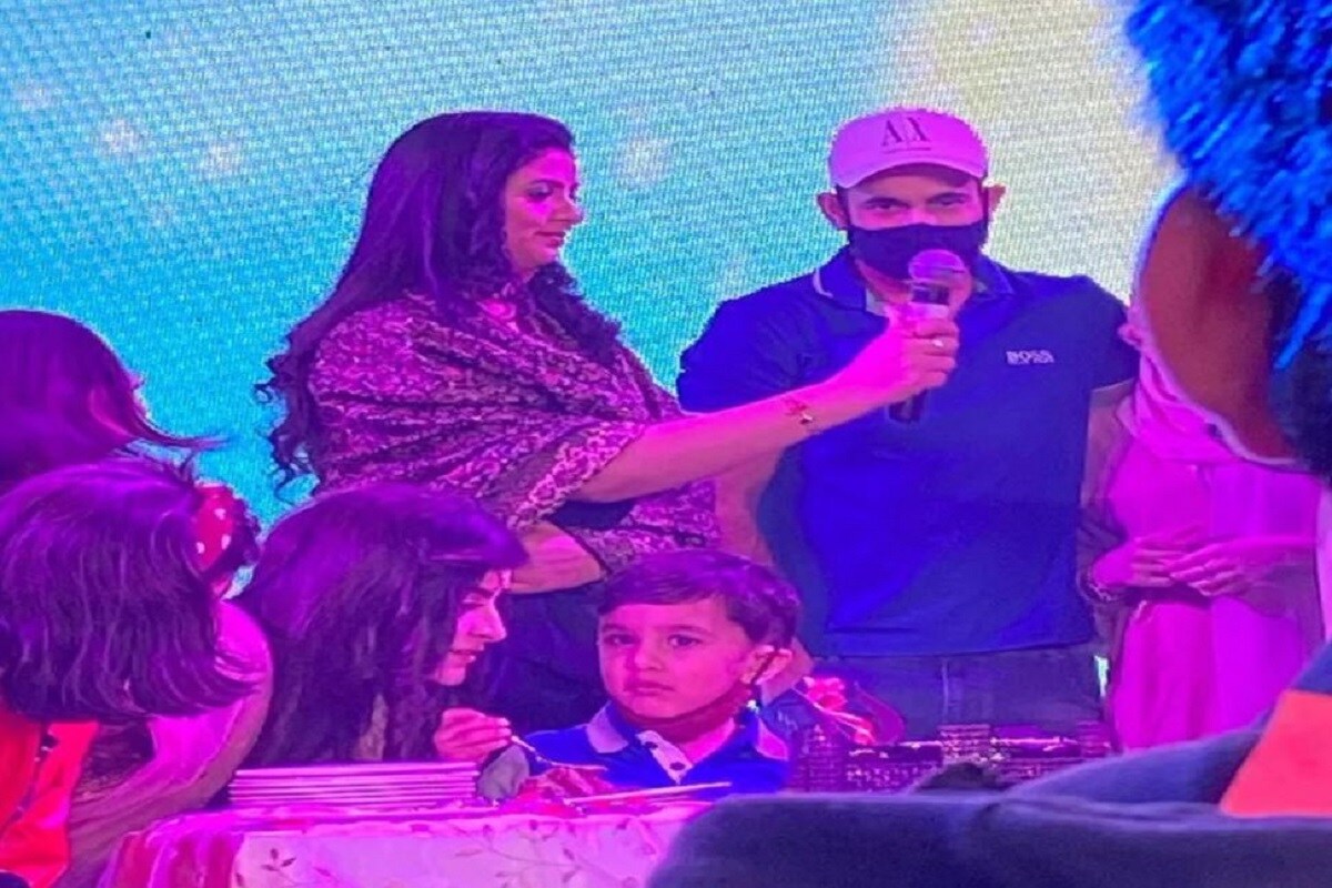 ইরফানের ছেলে ইমরানের জন্মদিনে হাসিনকে দারুণ খুশি দেখাচ্ছিল৷ ইরফান পাঠানের সঙ্গে প্রশ্নোত্তর পর্বেও মাতেন তিনি৷ হাসিন সেই ছবি পোস্ট করার পরেই ট্রোলিংয়ের শিকার হন৷ ইরফানের ছেলে ইমরানের জন্মদিনে হাসিনকে দারুণ খুশি দেখাচ্ছিল৷ ইরফান পাঠানের সঙ্গে প্রশ্নোত্তর পর্বেও মাতেন তিনি৷ হাসিন সেই ছবি পোস্ট করার পরেই ট্রোলিংয়ের শিকার হন৷
