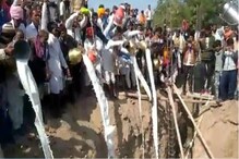 ১১,০০০ লিটার দুধ,দই, ঘি মাটিতে ঢেলে ভিত পুজো রাজস্থানের দেবনারায়ণ মন্দিরের ১১,০০০ লিটার দুধ,দই, ঘি মাটিতে ঢেলে ভিত পুজো রাজস্থানের দেবনারায়ণ মন্দিরের