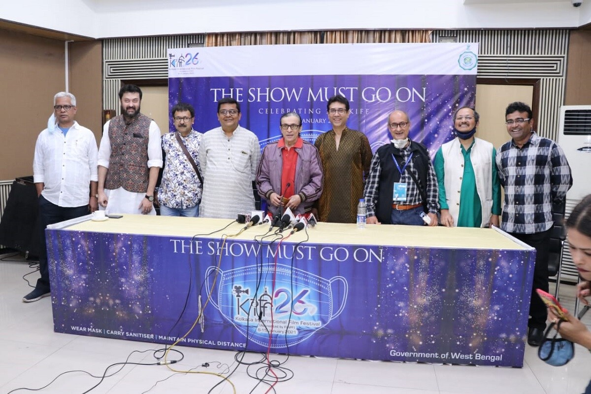 কলকাতা আন্তর্জাতিক চলচ্চিত্র উৎসবে দেখানো হলো এই বিশেষ তথ্যচিত্র। অভিনেতার কর্মজীবন ও ব্যক্তিগত জীবন নিয়ে তৈরি 'ভুবনময় ভানু'। কলকাতা আন্তর্জাতিক চলচ্চিত্র উৎসবে দেখানো হলো এই বিশেষ তথ্যচিত্র। অভিনেতার কর্মজীবন ও ব্যক্তিগত জীবন নিয়ে তৈরি 'ভুবনময় ভানু'।