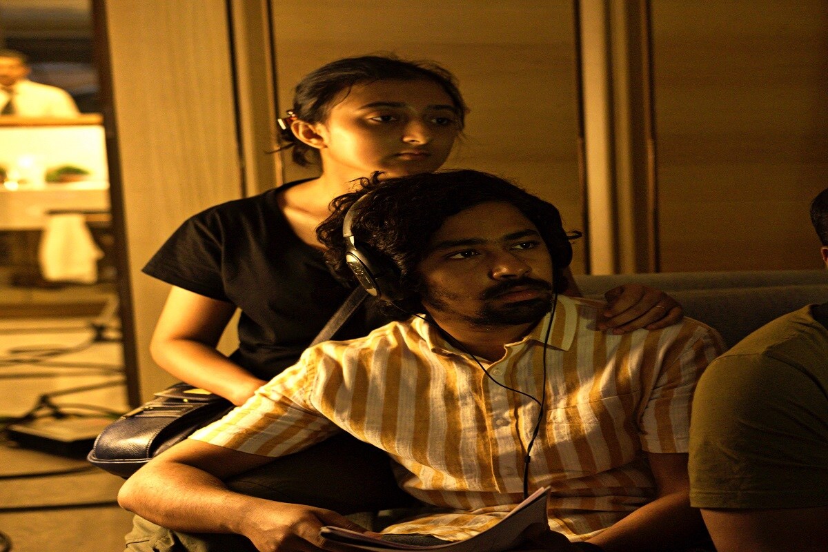 শর্ট অ্যান্ড ডকুমেন্টারী প্যানোরামা ( নন কম্পেটেটিভে) সেকশনে দেখানো হবে এই ছবি। এই ছবিতে মুখ্য ভূমিকায় দেখা যাবে কৌশিক সেন,সোমক সেন এবং গেস্ট অ্যাপিয়ারেন্সে থাকছেন রেশমি সেন। ছবির ডিওপি তিয়াস সেন, ছবির সঙ্গীত করেছেন প্রবুদ্ধ বন্দোপাধ্যায়।ছবির অ্যাসোসিয়েট ডিরেক্টর ঋতব্রত বন্দ্যোপাধ্যায়। সুরঙ্গনা বন্দোপাধ্যায়ও এই প্রজেক্টের পোশাক ও প্রোডাকশন ডিজাইনের মতোন গুরুত্ত্বপূর্ণ কাজের দায়িত্বে ছিলেন। আগামী ১১ জানুয়ারি কলকাতা ইনফরমেশন সেন্টারে ও পনেরোই জানোয়ারি শিশির মঞ্চে সকাল সেয়াা এগারোটা থেকে দেখা যাবে 'কোল্ডফায়ার'। শর্ট অ্যান্ড ডকুমেন্টারী প্যানোরামা ( নন কম্পেটেটিভে) সেকশনে দেখানো হবে এই ছবি। এই ছবিতে মুখ্য ভূমিকায় দেখা যাবে কৌশিক সেন,সোমক সেন এবং গেস্ট অ্যাপিয়ারেন্সে থাকছেন রেশমি সেন। ছবির ডিওপি তিয়াস সেন, ছবির সঙ্গীত করেছেন প্রবুদ্ধ বন্দোপাধ্যায়।ছবির অ্যাসোসিয়েট ডিরেক্টর ঋতব্রত বন্দ্যোপাধ্যায়। সুরঙ্গনা বন্দোপাধ্যায়ও এই প্রজেক্টের পোশাক ও প্রোডাকশন ডিজাইনের মতোন গুরুত্ত্বপূর্ণ কাজের দায়িত্বে ছিলেন। আগামী ১১ জানুয়ারি কলকাতা ইনফরমেশন সেন্টারে ও পনেরোই জানোয়ারি শিশির মঞ্চে সকাল সেয়াা এগারোটা থেকে দেখা যাবে 'কোল্ডফায়ার'।