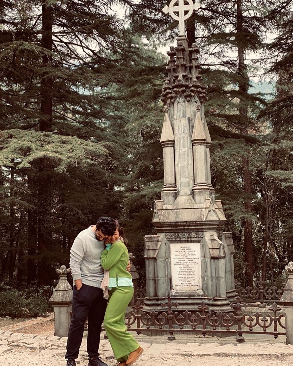 • আরবাজ খানের সঙ্গে ২০ বছরের দাম্পত্যে ফাটল ধরলেও প্রেমেই রয়েছেন বলিউডের আইটেম গার্ল ৷ নিজের থেকে ১১ বছরের ছোট অর্জুন কাপুরের সঙ্গে প্রেম করছেন চুটিয়ে ৷ ছবি: ইনস্টাগ্রাম ৷ • আরবাজ খানের সঙ্গে ২০ বছরের দাম্পত্যে ফাটল ধরলেও প্রেমেই রয়েছেন বলিউডের আইটেম গার্ল ৷ নিজের থেকে ১১ বছরের ছোট অর্জুন কাপুরের সঙ্গে প্রেম করছেন চুটিয়ে ৷ ছবি: ইনস্টাগ্রাম ৷