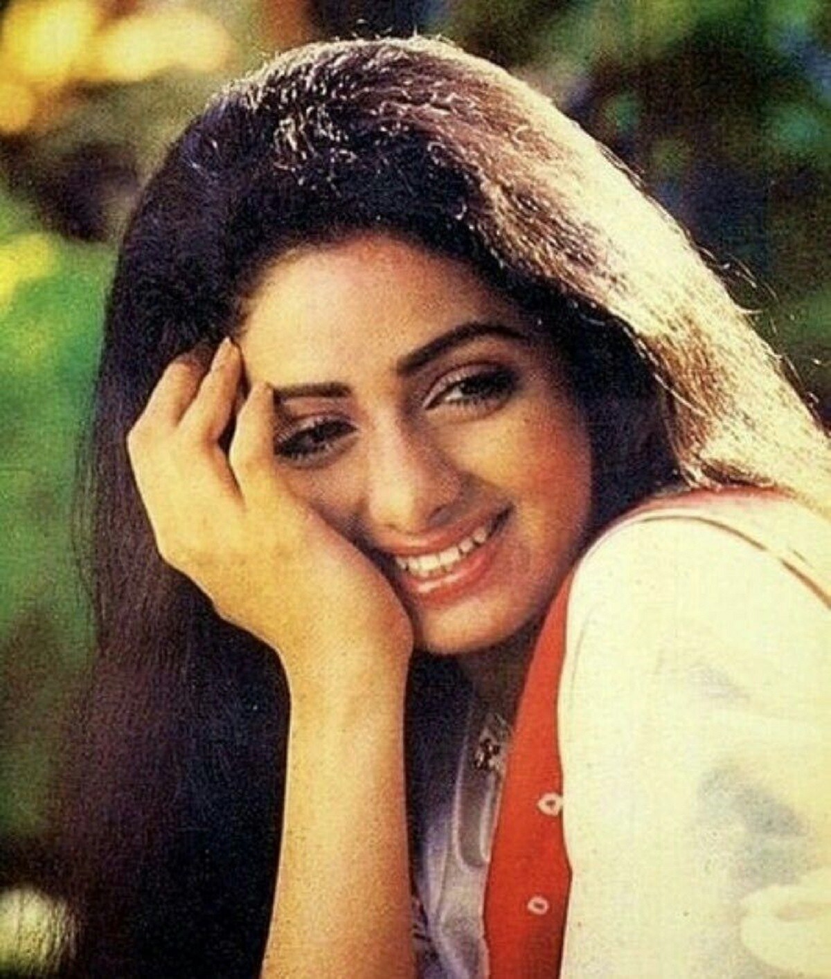 দাঁতের দাগ ছোপ দূর করতে লেবু খুব কাজে আসে। লেবু খাওয়ার পর সেই খোসা ফেলে না দিয়ে ভালো করে দাঁতে ঘষে নিন। কয়েকদিন করলেই সমস্যা থেকে মুক্তি পাবেন। আপনিও পেতে পারেন পছন্দের তারকাদের মতো ঝকঝকে দাঁত। photo source collected দাঁতের দাগ ছোপ দূর করতে লেবু খুব কাজে আসে। লেবু খাওয়ার পর সেই খোসা ফেলে না দিয়ে ভালো করে দাঁতে ঘষে নিন। কয়েকদিন করলেই সমস্যা থেকে মুক্তি পাবেন। আপনিও পেতে পারেন পছন্দের তারকাদের মতো ঝকঝকে দাঁত। photo source collected