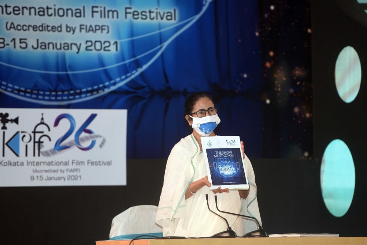 অনুষ্ঠিত হল ২৬ তম আন্তর্জাতিক কলকাতা চলচ্চিত্র উৎসবের উদ্বোধনী অনুষ্ঠান। কোভিড পরিস্থিতির কথা মাথায় রেখে, এবার অনুষ্ঠান আয়োজন করা হয়েছিল নবান্নে। মুখ্যমন্ত্রী মমতা বন্দ্যোপাধ্যায়-এর উপস্থিতিতে সুন্দর ভাবে সম্পূর্ণ করা হলো। অনুষ্ঠিত হল ২৬ তম আন্তর্জাতিক কলকাতা চলচ্চিত্র উৎসবের উদ্বোধনী অনুষ্ঠান। কোভিড পরিস্থিতির কথা মাথায় রেখে, এবার অনুষ্ঠান আয়োজন করা হয়েছিল নবান্নে। মুখ্যমন্ত্রী মমতা বন্দ্যোপাধ্যায়-এর উপস্থিতিতে সুন্দর ভাবে সম্পূর্ণ করা হলো।