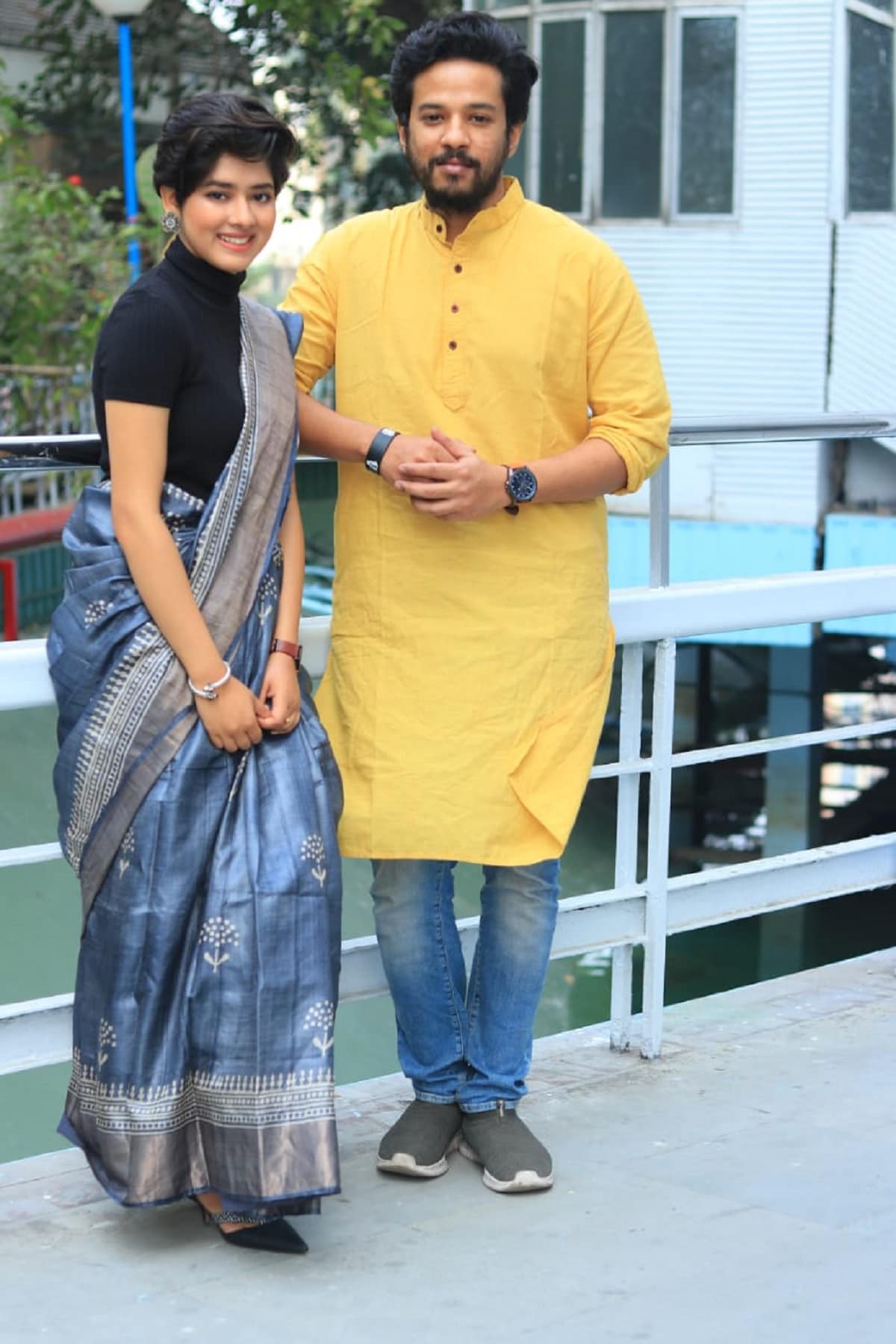 বিভূতিভূষণ বন্দ্যোপাধ্যায়-এর 'অপরাজিত'-র শেষ অংশটির অবলম্বনে তৈরি 'অভিযাত্রীক'। পরিচালক শুভ্রজিৎ মিত্র নিজের মতো করে ফুটিয়ে তুলেছেন তাঁর অপুকে। বিভূতিভূষণ বন্দ্যোপাধ্যায়-এর 'অপরাজিত'-র শেষ অংশটির অবলম্বনে তৈরি 'অভিযাত্রীক'। পরিচালক শুভ্রজিৎ মিত্র নিজের মতো করে ফুটিয়ে তুলেছেন তাঁর অপুকে।