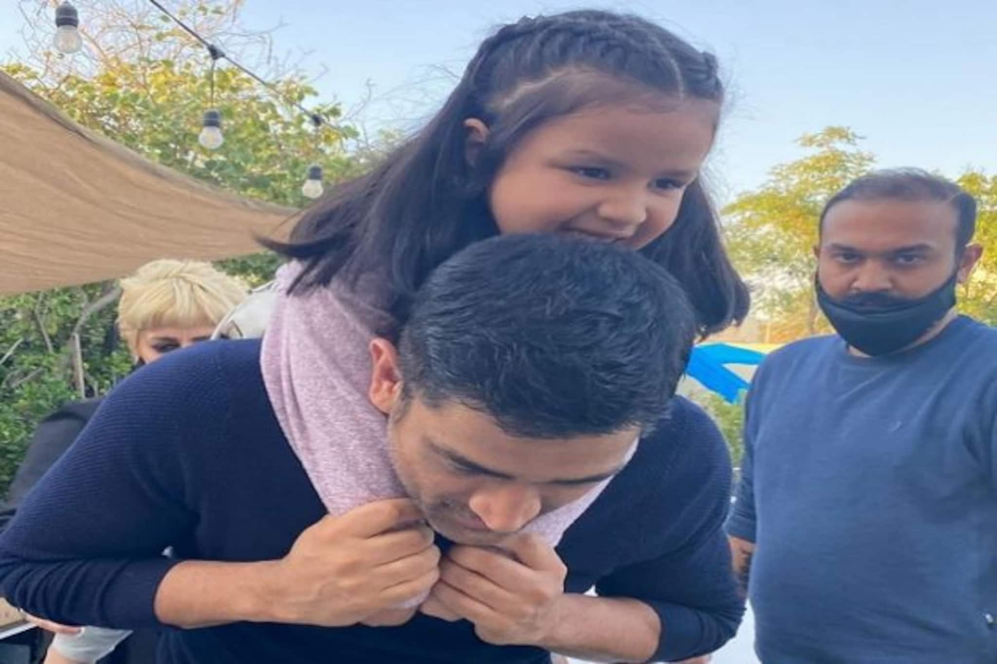 অভিনয়ে হাতেখড়ি.....ক্যামেরার সামনে আত্মপ্রকাশ করল ধোনি-কন্যা জিভা! দেখুন ভিডিও