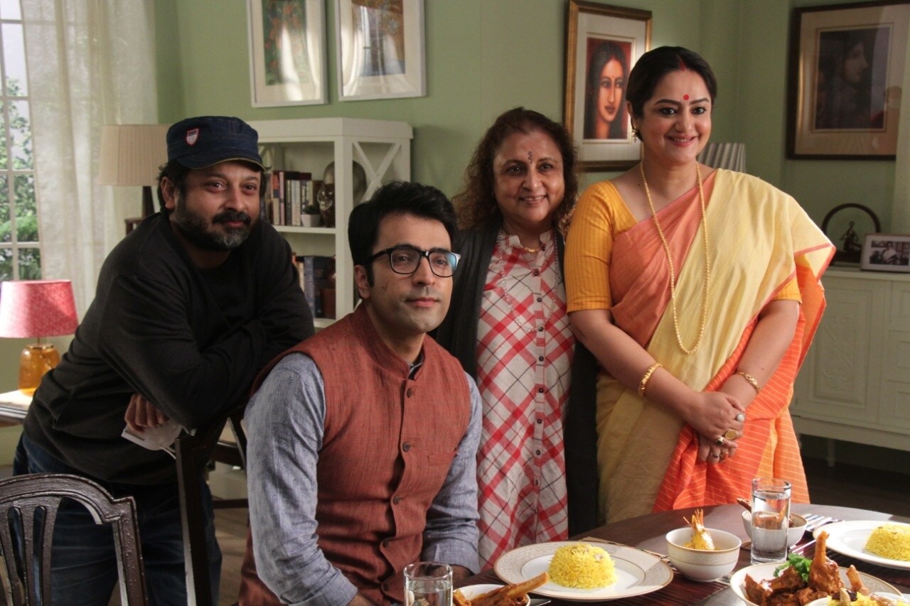 সঞ্চালক হিসেবে বেশ জনপ্রিয়তা পেয়েছেন আবির। ছবি, ছোট পর্দা, বিজ্ঞাপন সব জায়গাতেই সমান তালে কাজ করে চলেছেন তিনি। সঞ্চালক হিসেবে বেশ জনপ্রিয়তা পেয়েছেন আবির। ছবি, ছোট পর্দা, বিজ্ঞাপন সব জায়গাতেই সমান তালে কাজ করে চলেছেন তিনি।