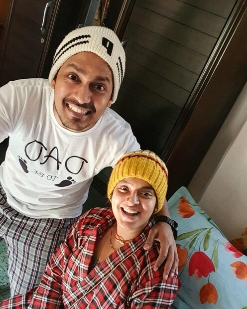 *টিভির পরিচিত মুখ মধুবনী গোস্বামী ৷ ‘ভালবাসা ডট কম’ ধারাবাহিকের সেই মিষ্টি ‘তোরা’কে কে না চেনেন ৷ ধারাবাহিকের হিরোর সঙ্গেই বাস্তব জীবনে তিনি বেঁধেছেন ঘর। 