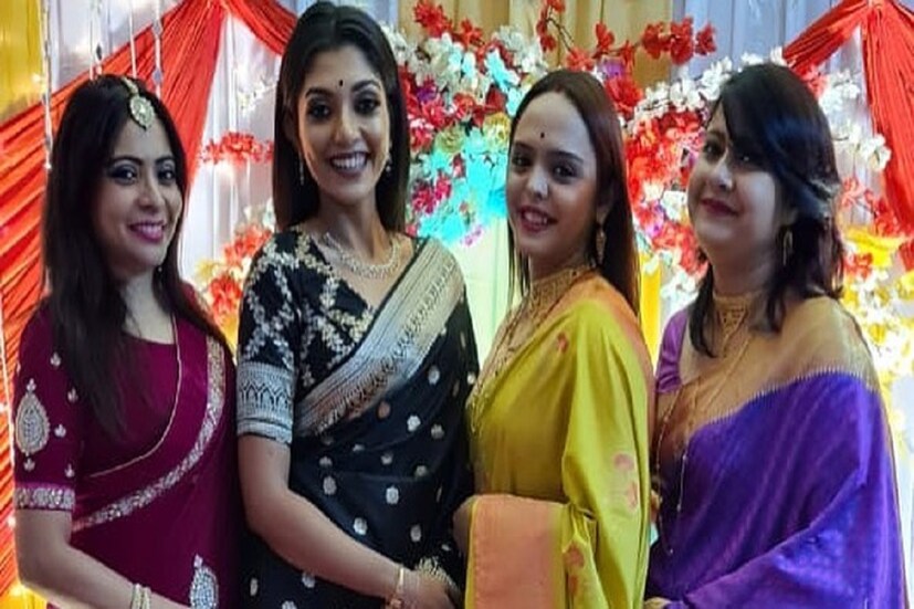 •কিছুদিন আগেই উত্তমের নাতি গৌরবের বিয়ে হয় দেবলীনা কুমারের সঙ্গে। এবার দেওরের বিয়েতে বেশ দায়িত্ব পালন করলেন নতুন বৌদি। 