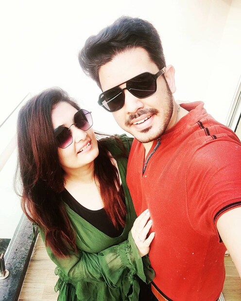 *মঙ্গলবারই নায়িকা তাঁদের হানিমুনের ছবি শেয়ার করেন সোশ্যাল মিডিয়া হ্যান্ডেলে। সেখানে তাঁকে গাড় সবুজ ড্রেসে দেখা গিয়েছে। সৌরভ পরেছিলেন লাল টি-শার্ট। দু'জনকে অন্তঃরঙ্গ মুহূর্তে দেখা গিয়েছে ছবিতে। ছবি: ইনস্টাগ্রাম।