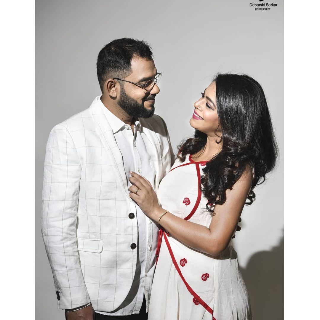 *একই দিনে হবে বিয়ে এবং বৌভাতের অনুষ্ঠান। সিঁদুরদান এবং মালা বদলের পাশাপাশি চলবে দেদার আড্ডা এবং অতিথি আপ্যায়ন। ছবি: ইনস্টাগ্রাম। *একই দিনে হবে বিয়ে এবং বৌভাতের অনুষ্ঠান। সিঁদুরদান এবং মালা বদলের পাশাপাশি চলবে দেদার আড্ডা এবং অতিথি আপ্যায়ন। ছবি: ইনস্টাগ্রাম।