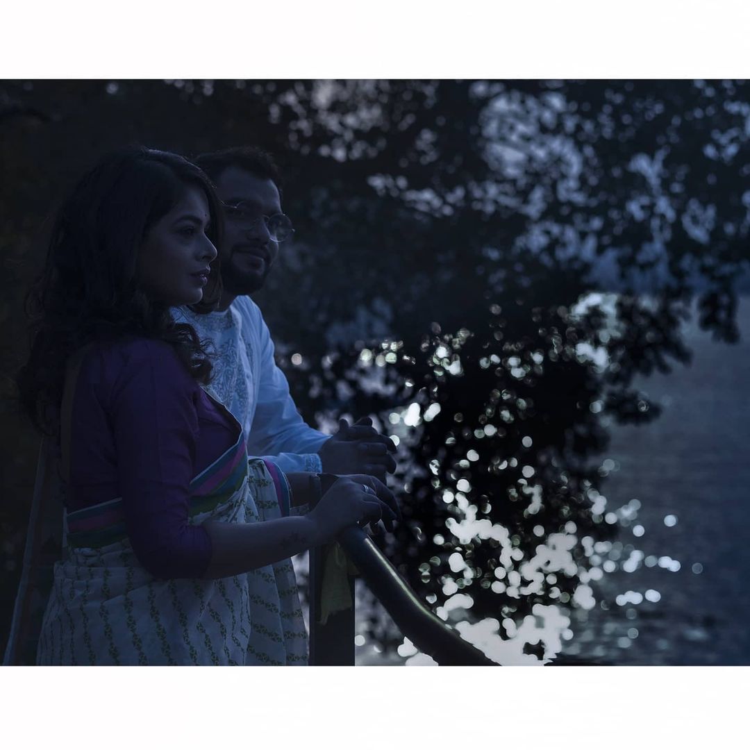 *গায়ে হলুদে ইমন পরবেন সাদা কেরল কটন। সঙ্গে থাকবে মানানসই ব্লাউজ। কনের সঙ্গে পাল্লা দিয়ে বর পরবেন সাদা এবং হলুদ মেশানো লিনেনের কুর্তা-কেরল ধুতি। ছবি: ইনস্টাগ্রাম। *গায়ে হলুদে ইমন পরবেন সাদা কেরল কটন। সঙ্গে থাকবে মানানসই ব্লাউজ। কনের সঙ্গে পাল্লা দিয়ে বর পরবেন সাদা এবং হলুদ মেশানো লিনেনের কুর্তা-কেরল ধুতি। ছবি: ইনস্টাগ্রাম।