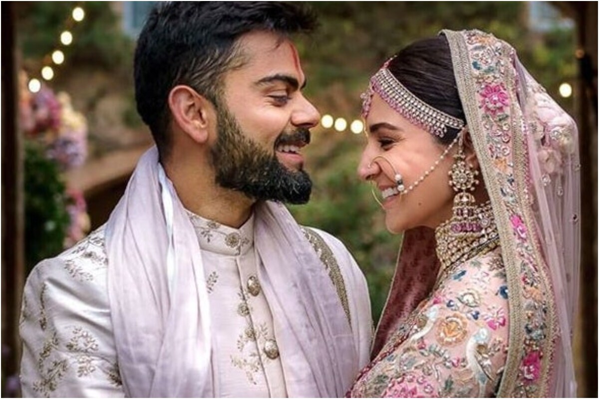 ভারতীয় ক্রিকেট দলের অধিনায়ক বিরাট কোহলি ইতালিতে বিয়ে করেছিলেন বান্ধবী অনুষ্কা শর্মাকে ৷ বর্তমানে বিরাট-অনুষ্কা একটি ফুটফুটে কন্যা সন্তানের বাবা-মা ৷ তাঁদের হাইপ্রোপাইল বিয়েও চিরকালই মনে রাখার মত ৷ ভারতীয় ক্রিকেট দলের অধিনায়ক বিরাট কোহলি ইতালিতে বিয়ে করেছিলেন বান্ধবী অনুষ্কা শর্মাকে ৷ বর্তমানে বিরাট-অনুষ্কা একটি ফুটফুটে কন্যা সন্তানের বাবা-মা ৷ তাঁদের হাইপ্রোপাইল বিয়েও চিরকালই মনে রাখার মত ৷