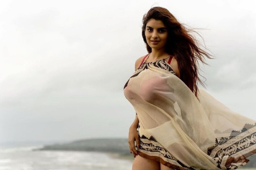এক ধাক্কায় কয়েক ডিগ্রি উষ্ণতা বাড়ালেন অভিনেত্রী অনভেশি জৈন ৷ সোশ্যাল মিডিয়ায় তাঁর বোল্ড ছবি তোলপাড় করেছে ৷ অনভেশি জৈনকে দেখতে পাওয়া গিয়েছে এক অন্য অবতারে বেশ বোল্ড লাগছে ৷ ছবি সৌজন্যে ইনস্টাগ্রাম ৷