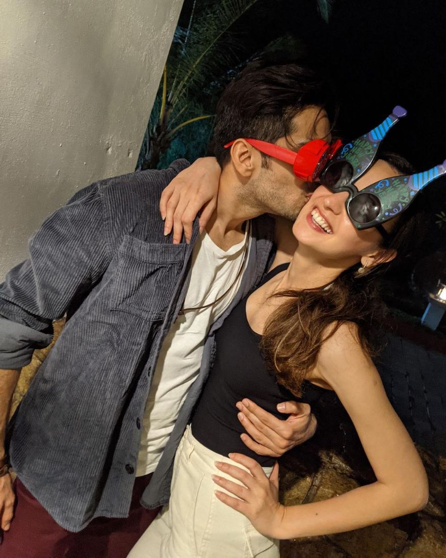 সানায়া ইরানি ও মোহিত শ্রেহগল পার্টিতে একে অপরের প্রতি ভালবাসায় পাগল হয়েছেন ৷ ছবি সৌজন্যে ইনস্টাগ্রাম ৷ সানায়া ইরানি ও মোহিত শ্রেহগল পার্টিতে একে অপরের প্রতি ভালবাসায় পাগল হয়েছেন ৷ ছবি সৌজন্যে ইনস্টাগ্রাম ৷