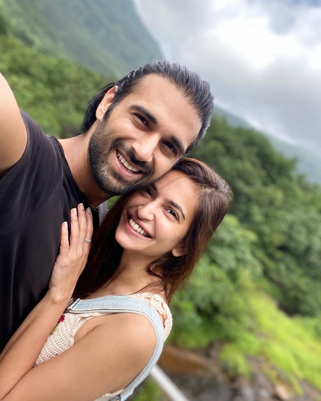 এক অপরের সঙ্গে নিয়মিত ডেট করছেন এই দুই তারকা ৷ সোশ্যাল মিডিয়ায় তাঁদের রোমান্টি ছবি বেশ ঝড় তুলেছেন ৷ ছবি সৌজন্যে ইনস্টাগ্রাম ৷ এক অপরের সঙ্গে নিয়মিত ডেট করছেন এই দুই তারকা ৷ সোশ্যাল মিডিয়ায় তাঁদের রোমান্টি ছবি বেশ ঝড় তুলেছেন ৷ ছবি সৌজন্যে ইনস্টাগ্রাম ৷