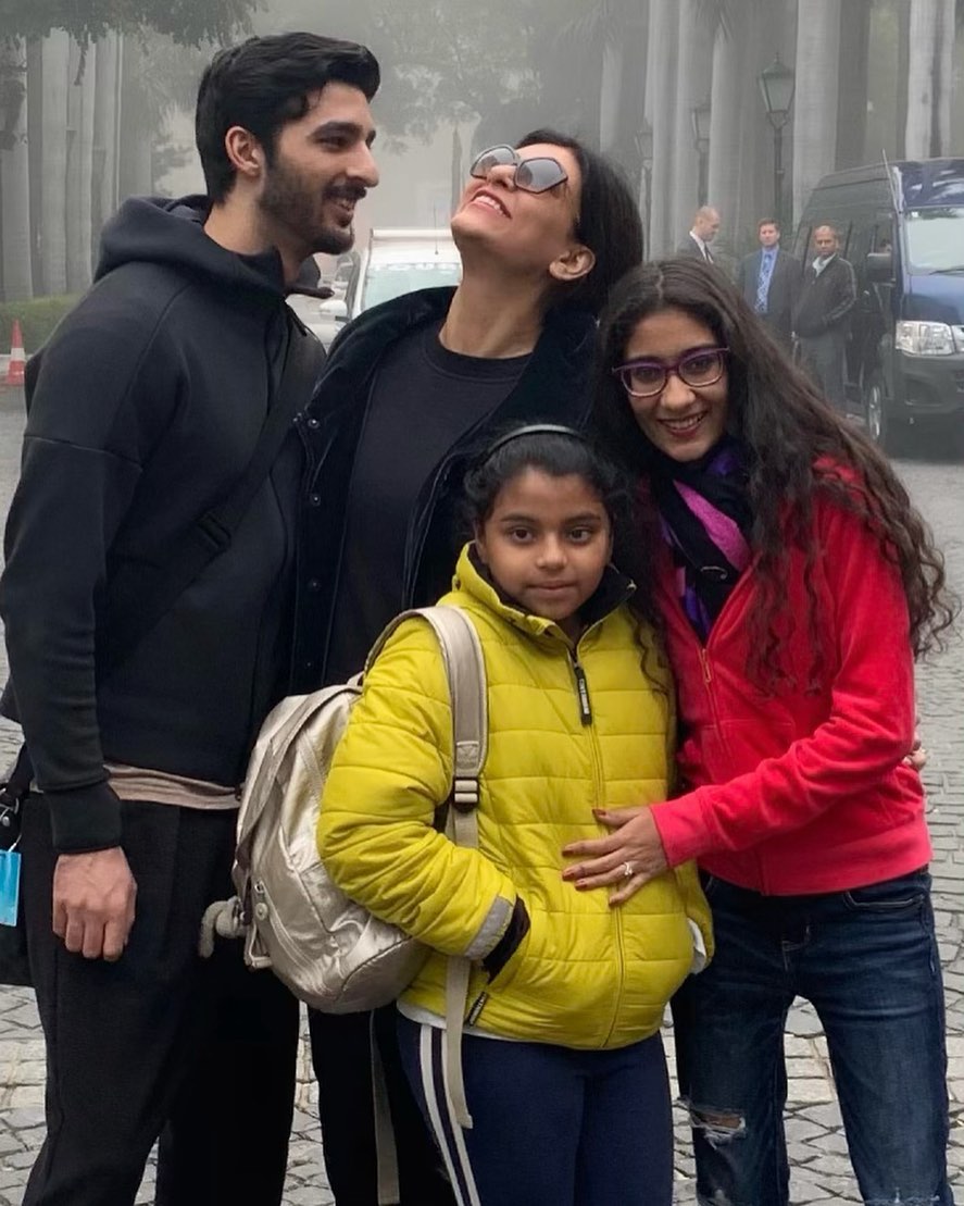 বয়সের ভালই অন্তর রয়েছে সুস্মিতা ও রোহমানের ৷ কিন্তু ভালবাসা যেখামে মুখ্য সেখানে বাকি সমস্ত কিছুই গৌণ হয়ে ওঠে ৷ ছবি সৌজন্যে ইনস্টাগ্রাম ৷ বয়সের ভালই অন্তর রয়েছে সুস্মিতা ও রোহমানের ৷ কিন্তু ভালবাসা যেখামে মুখ্য সেখানে বাকি সমস্ত কিছুই গৌণ হয়ে ওঠে ৷ ছবি সৌজন্যে ইনস্টাগ্রাম ৷