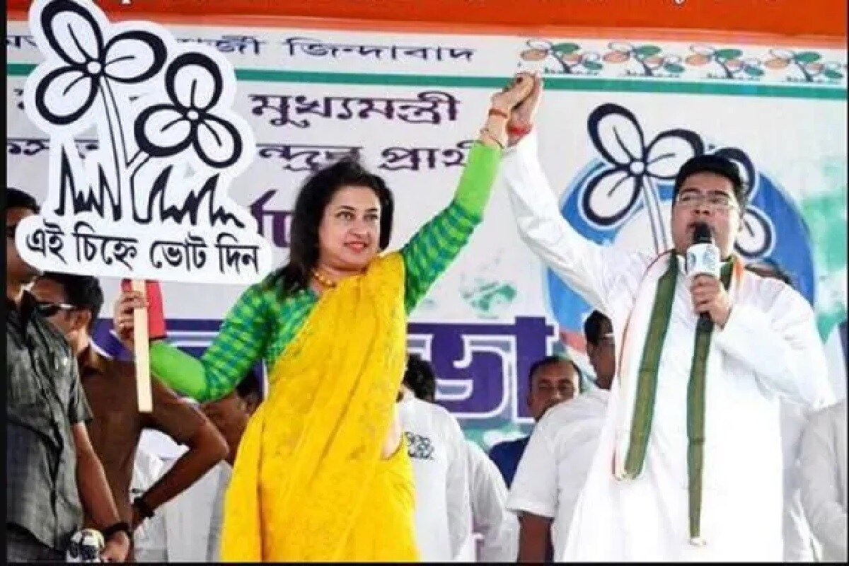 অভিষেকের হস্তক্ষেপে ভাঙা মন জোড়া লেগেছে। দিল্লি যাওয়ার সিদ্ধান্তও ফিরিয়ে নিয়েছেন। আস্থা দেখিয়েছেন তাঁর পুরনো দলের প্রতি। সপরিবারে বেড়াতে যাওয়ার প্রস্তুতি নিওয়ার আগেই দল পুরস্কৃত করল শতাব্দী রায়কে। রবিবারই তাঁকে তৃণমূলের রাজ্য কমিটির সহ সভাপতি ঘোষণা করা হল। শতাব্দী ছাড়াও মালদহের মোয়াজ্জেম হোসেন ও বালুরঘাটের শঙ্কর চক্রবর্তীকেও রাজ্যকমিটিতে ভাইস, প্রেসিডেন্ট পদ দেওয়া হয়েছে।জেলার কো অর্ডিনেটরের পদ পেয়েছেন সুভাষ চাকি, ললিতা তিগ্গা। মুখপাত্র হয়েছেন জয়ন্ত দাস। অভিষেকের হস্তক্ষেপে ভাঙা মন জোড়া লেগেছে। দিল্লি যাওয়ার সিদ্ধান্তও ফিরিয়ে নিয়েছেন। আস্থা দেখিয়েছেন তাঁর পুরনো দলের প্রতি। সপরিবারে বেড়াতে যাওয়ার প্রস্তুতি নিওয়ার আগেই দল পুরস্কৃত করল শতাব্দী রায়কে। রবিবারই তাঁকে তৃণমূলের রাজ্য কমিটির সহ সভাপতি ঘোষণা করা হল। শতাব্দী ছাড়াও মালদহের মোয়াজ্জেম হোসেন ও বালুরঘাটের শঙ্কর চক্রবর্তীকেও রাজ্যকমিটিতে ভাইস, প্রেসিডেন্ট পদ দেওয়া হয়েছে।জেলার কো অর্ডিনেটরের পদ পেয়েছেন সুভাষ চাকি, ললিতা তিগ্গা। মুখপাত্র হয়েছেন জয়ন্ত দাস।