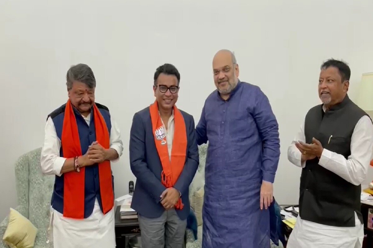 এদিন অভ্যর্থনা পর্ব শেষ হওয়ার পরে অমিত শাহ তাঁদের বলেন, এদিন অভ্যর্থনা পর্ব শেষ হওয়ার পরে অমিত শাহ তাঁদের বলেন,