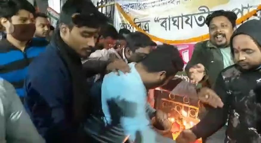 কিন্তু কেন এই আয়োজন? জেলা তৃণমূল ছাত্র পরিষদের সভাপতি নির্ণয় রায় জানান, কিন্তু কেন এই আয়োজন? জেলা তৃণমূল ছাত্র পরিষদের সভাপতি নির্ণয় রায় জানান,