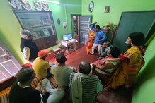 অপেক্ষায় বিয়ের কনে! গায়ে হলুদের অনুষ্ঠান ভুলে ম্যাচ দেখল পাত্র-সহ গােটা পরিবার! অপেক্ষায় বিয়ের কনে! গায়ে হলুদের অনুষ্ঠান ভুলে ম্যাচ দেখল পাত্র-সহ গােটা পরিবার!