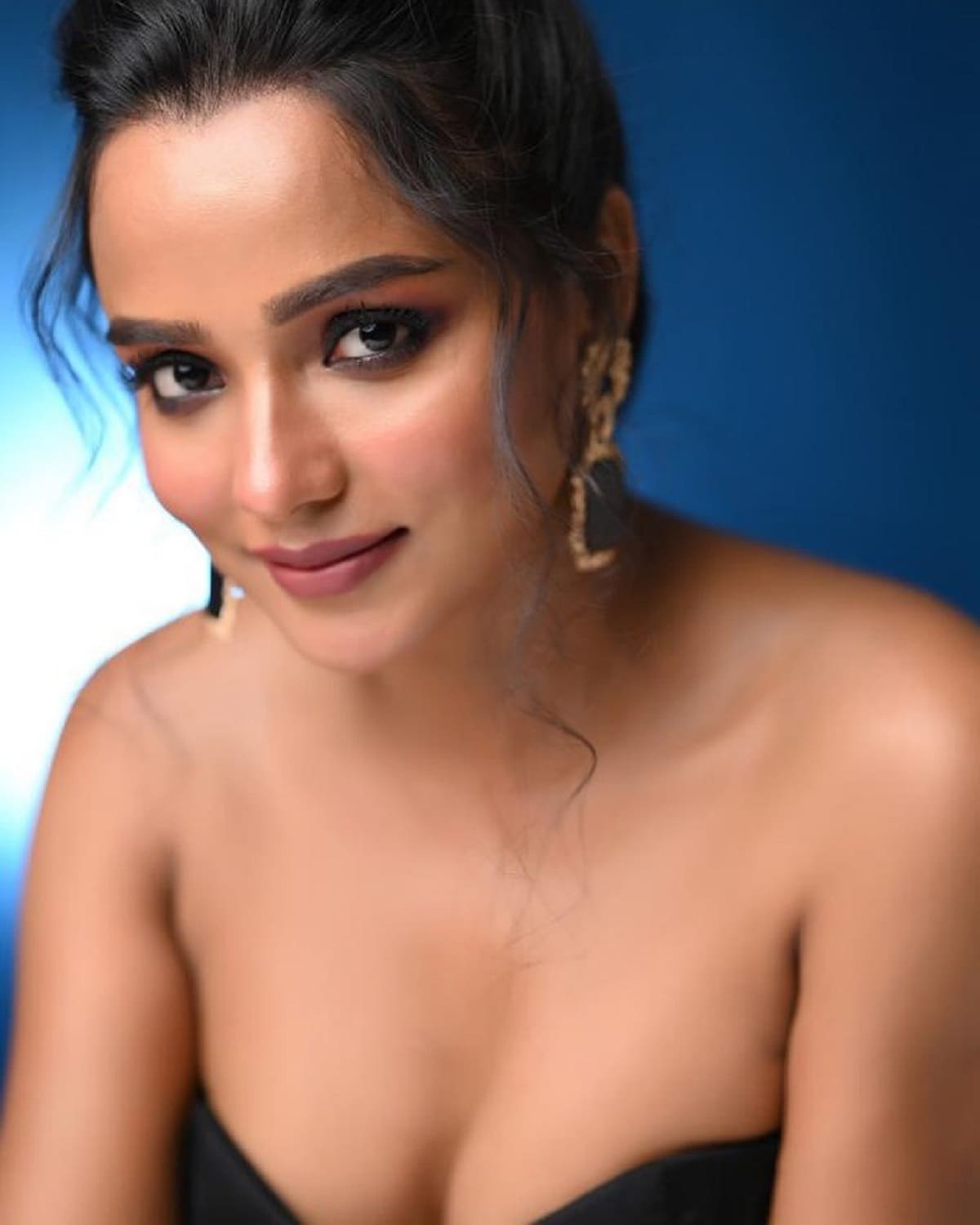 ঠিক কোথায় গিয়েছেন তা না বললেও, সমুদ্র সৈকত থেকে বেশ কিছু ছবি শেয়ার করেছেন তিনি ইনস্টাগ্রামে। যা দেখে ইতিমধ্যেই প্রশংসা শুরু করেছেন নেটিজেনরা।photo source Instagram ঠিক কোথায় গিয়েছেন তা না বললেও, সমুদ্র সৈকত থেকে বেশ কিছু ছবি শেয়ার করেছেন তিনি ইনস্টাগ্রামে। যা দেখে ইতিমধ্যেই প্রশংসা শুরু করেছেন নেটিজেনরা।photo source Instagram