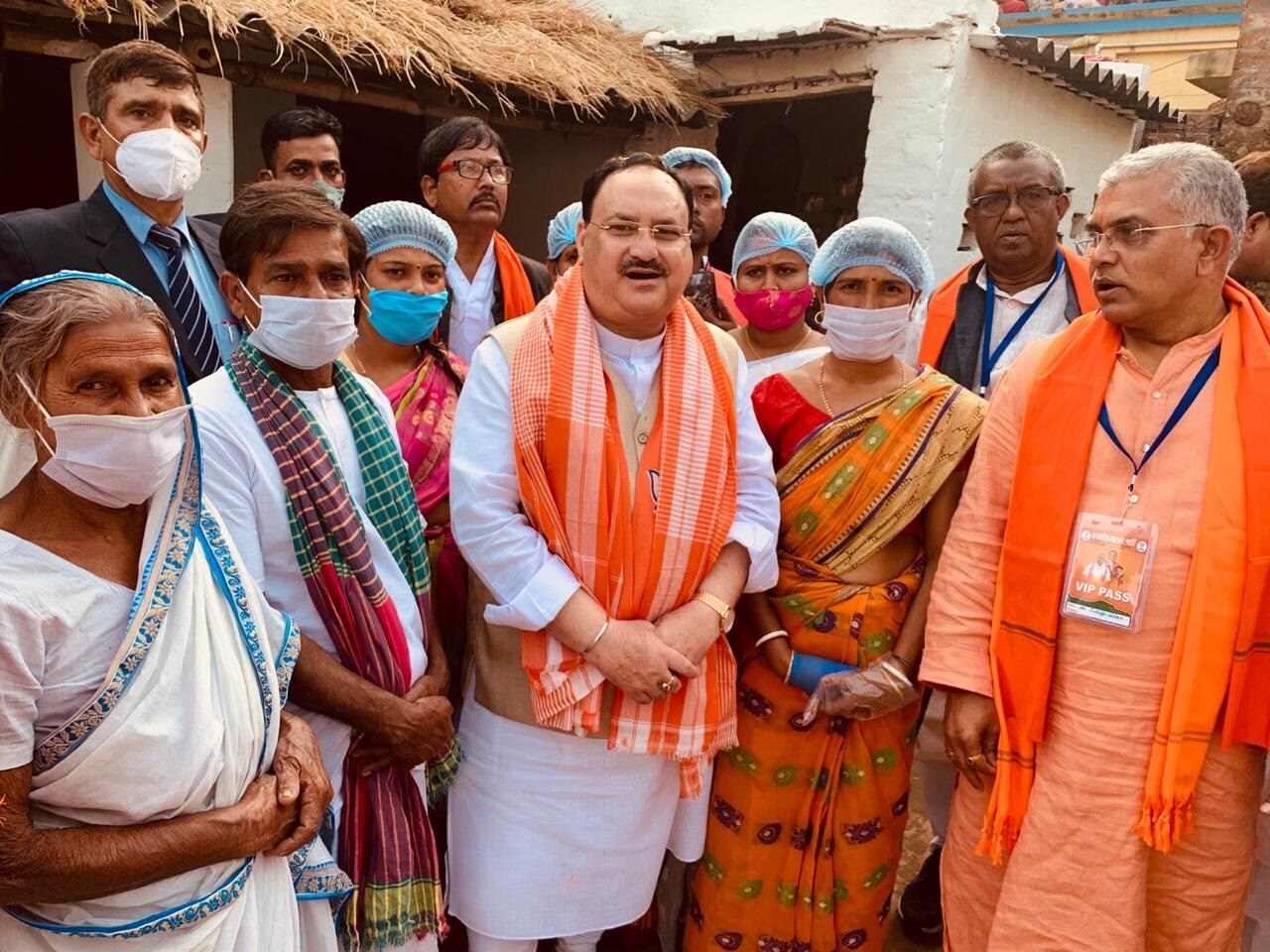 বিজেপির ভোট যুদ্ধে একমাত্র অস্ত্র তৃণমূলের দুর্নীতি। কিন্তু তৃণমূল বিরোধিতা করে, তাদের আসন জেতাবে কেন সাধারণ মানুষ, কী প্রতিশ্রুতি দেবেন তারা? আদৌ তাদের কোনও সুদূরপ্রসারী ভাবনা আছে? নাড্ডার এক কথায় উত্তর অবশ্যই পরিকল্পনা আছে, যদিও কী পরিকল্পনা তা সুস্পষ্ট ভাষায় বললেন না তিনি। বিজেপির ভোট যুদ্ধে একমাত্র অস্ত্র তৃণমূলের দুর্নীতি। কিন্তু তৃণমূল বিরোধিতা করে, তাদের আসন জেতাবে কেন সাধারণ মানুষ, কী প্রতিশ্রুতি দেবেন তারা? আদৌ তাদের কোনও সুদূরপ্রসারী ভাবনা আছে? নাড্ডার এক কথায় উত্তর অবশ্যই পরিকল্পনা আছে, যদিও কী পরিকল্পনা তা সুস্পষ্ট ভাষায় বললেন না তিনি।