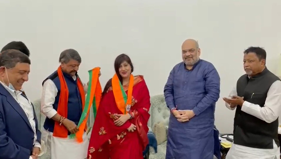 আসন্ন ভোটের কথা এল অমিত-ভাষণে। বললেন, মোদীজীর, আমার পাখির চোখ এবার পশ্চিমবঙ্গ। আমরা এক ইঞ্চি জমি ছাড়ব না। তৃণমূলের কোনও কারিকুরি সহ্য করব না। আমাদের জিততেই হবে। সেটা মাথায় নিয়ে কাজ শুরু করে দিন। আসন্ন ভোটের কথা এল অমিত-ভাষণে। বললেন, মোদীজীর, আমার পাখির চোখ এবার পশ্চিমবঙ্গ। আমরা এক ইঞ্চি জমি ছাড়ব না। তৃণমূলের কোনও কারিকুরি সহ্য করব না। আমাদের জিততেই হবে। সেটা মাথায় নিয়ে কাজ শুরু করে দিন।