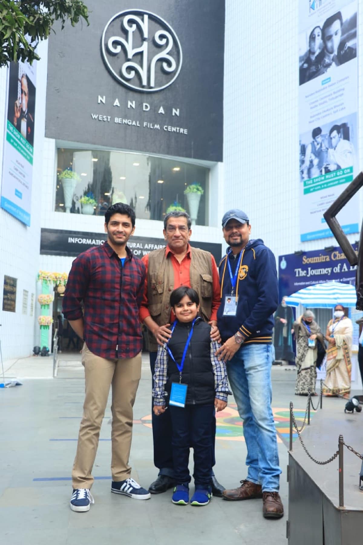 এই ছবিতে একটি বিশেষ চরিত্রে অভিনয় করছেন সব্যসাচী চক্রবর্তী। পিতা- পুত্রের অভিনয়ের রসায়ন কেমন হয় পর্দায়, সেটাই দেখার। এই ছবিতে একটি বিশেষ চরিত্রে অভিনয় করছেন সব্যসাচী চক্রবর্তী। পিতা- পুত্রের অভিনয়ের রসায়ন কেমন হয় পর্দায়, সেটাই দেখার।