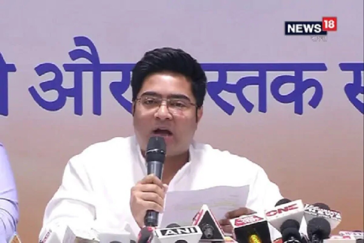 অন্যদিকে মঙ্গলবারই স্বামী বিবেকানন্দের জন্মদিন উপলক্ষে দক্ষিণ কলকাতার গোলপার্ক থেকে হাজরা পর্যন্ত মিছিল করার কথা অভিষেক বন্দ্যোপাধ্যায়৷ মিছিল শুরুর আগে দুপুরে শ্রদ্ধা জানাতে স্বামীজির বাড়িতেও যাওয়ার কথা তৃণমূল সাংসদের৷ (Info- Kamalika Sengupta) অন্যদিকে মঙ্গলবারই স্বামী বিবেকানন্দের জন্মদিন উপলক্ষে দক্ষিণ কলকাতার গোলপার্ক থেকে হাজরা পর্যন্ত মিছিল করার কথা অভিষেক বন্দ্যোপাধ্যায়৷ মিছিল শুরুর আগে দুপুরে শ্রদ্ধা জানাতে স্বামীজির বাড়িতেও যাওয়ার কথা তৃণমূল সাংসদের৷ (Info- Kamalika Sengupta)