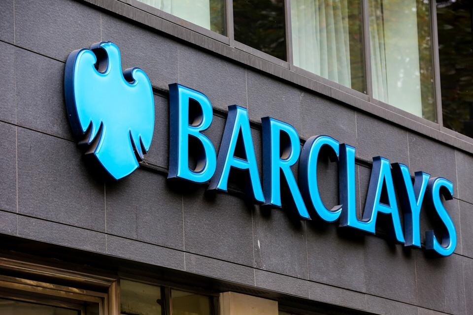 Barclays - আশা করা হচ্ছে, প্রায় ১২.২ ট্রিলিয়নের কাছাকাছি হতে পারে প্রস্তাবিত ফিস্কাল ডেফিসিট। অর্থাৎ GDP-এর প্রায় ৫.৫ শতাংশ এটি। সেই সূত্র ধরে আগামী অর্থবর্ষে ৩৪.৭ ট্রিলিয়নের উপরে খরচ বাড়াতে পারে সরকার। এক্ষেত্রে ন্যাশনাল ইনফ্রাস্ট্রাকচার, পাবলিক-প্রাইভেট পার্টনারশিপে বড়সড় সিদ্ধান্ত নেওয়া হতে পারে আসন্ন বাজেটে। এর পাশাপাশি প্রতিরক্ষা ও স্বাস্থ্যক্ষেত্রেও উল্লেখযোগ্যভাবে বাড়তে পারে অর্থ বরাদ্দের পরিমাণ। এক্ষেত্রে GDP-এর ১৪ শতাংশের কাছাকাছি পৌঁছাতে পারে ফিস্কাল ডেফিসিট। অফ ব্যালেন্স সিটও একটি বড় বিষয়। Barclays - আশা করা হচ্ছে, প্রায় ১২.২ ট্রিলিয়নের কাছাকাছি হতে পারে প্রস্তাবিত ফিস্কাল ডেফিসিট। অর্থাৎ GDP-এর প্রায় ৫.৫ শতাংশ এটি। সেই সূত্র ধরে আগামী অর্থবর্ষে ৩৪.৭ ট্রিলিয়নের উপরে খরচ বাড়াতে পারে সরকার। এক্ষেত্রে ন্যাশনাল ইনফ্রাস্ট্রাকচার, পাবলিক-প্রাইভেট পার্টনারশিপে বড়সড় সিদ্ধান্ত নেওয়া হতে পারে আসন্ন বাজেটে। এর পাশাপাশি প্রতিরক্ষা ও স্বাস্থ্যক্ষেত্রেও উল্লেখযোগ্যভাবে বাড়তে পারে অর্থ বরাদ্দের পরিমাণ। এক্ষেত্রে GDP-এর ১৪ শতাংশের কাছাকাছি পৌঁছাতে পারে ফিস্কাল ডেফিসিট। অফ ব্যালেন্স সিটও একটি বড় বিষয়।
