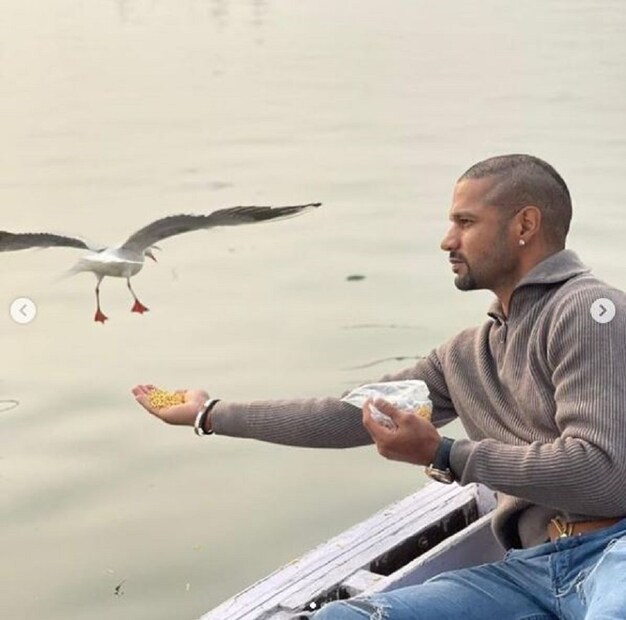 একাধিক নেটিজেন তাঁর এই ছবিতে তাঁকে কটূ কথা শুনিয়েছেন তাঁরা লিখেছেন কী করে বার্ড ফ্লু চলাকালীন এই ধরণের অজ্ঞানতার কাজ কী করে করতে পারেন৷ বারাণসী জেলা প্রশাসনও এই বিষয়টিকে একদম ভালোভাবে নেয়নি৷ এরফলে তাঁর বিরুদ্ধে আইনি ব্যবস্থাও নেওয়া হতে পারে৷Photo Courtesy- Sikhar Dhawan/ Instagram