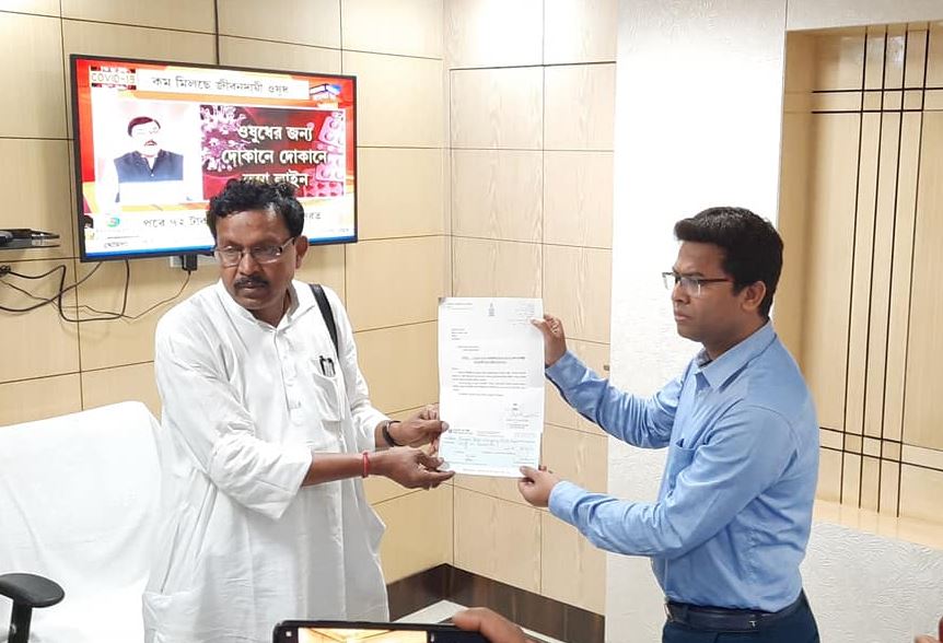 শুধু তাই নয়, দলের মনোভাব বুঝে গিয়ে দীপক স্পষ্ট বলেছেন, 'দল যদি মনে করে আমার বদলে অন্য কাউকে এখানে প্রার্থী করলে ভাল হবে, করতেই পারে৷' শুধু তাই নয়, দলের মনোভাব বুঝে গিয়ে দীপক স্পষ্ট বলেছেন, 'দল যদি মনে করে আমার বদলে অন্য কাউকে এখানে প্রার্থী করলে ভাল হবে, করতেই পারে৷'