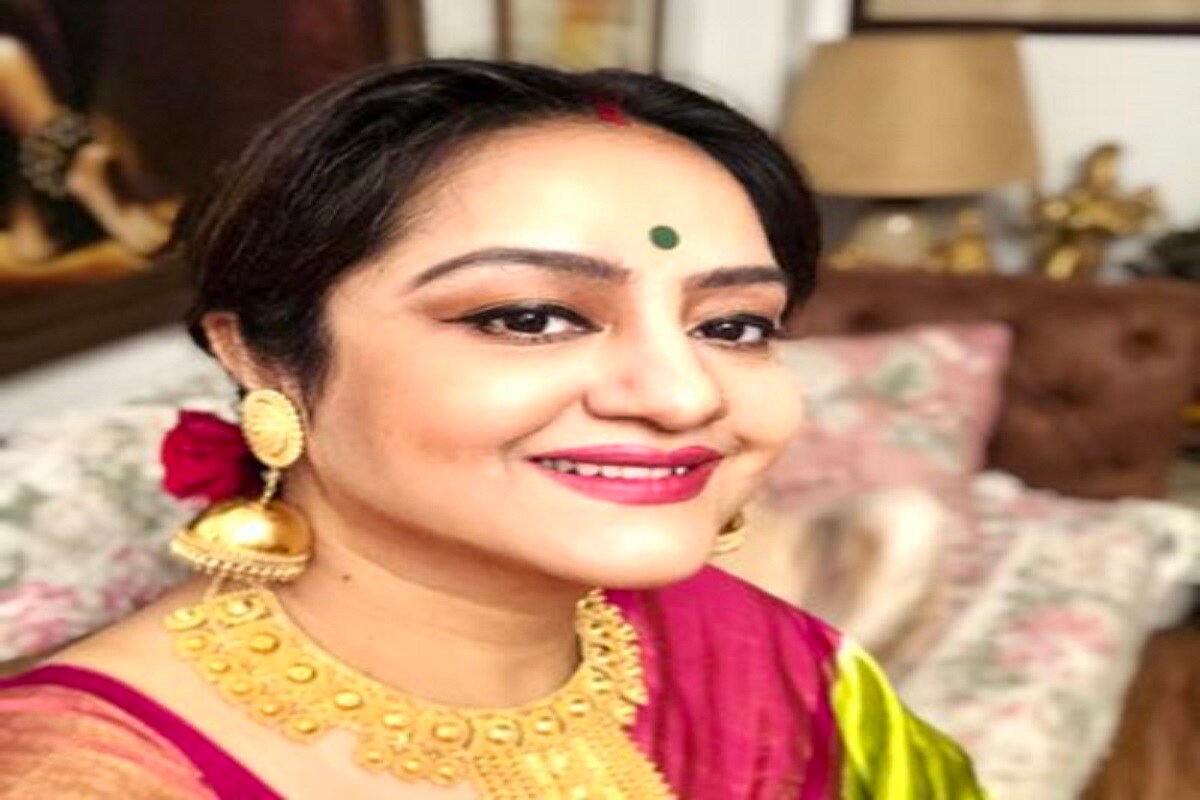 সুদীপা একটি ট্যুইটে লিখেছেন একজন পুরুষকে শিক্ষিত করলে মাত্র একজনই উপকৃত হয়, আর একজন নারীকে শিক্ষার আলো দিলে একটি পরিবার শিক্ষিত হয়৷ স্বামীজির জন্মদিনে বিনম্র প্রণাম ৷ ছবি সৌজন্যে ট্যুইটার ৷ সুদীপা একটি ট্যুইটে লিখেছেন একজন পুরুষকে শিক্ষিত করলে মাত্র একজনই উপকৃত হয়, আর একজন নারীকে শিক্ষার আলো দিলে একটি পরিবার শিক্ষিত হয়৷ স্বামীজির জন্মদিনে বিনম্র প্রণাম ৷ ছবি সৌজন্যে ট্যুইটার ৷