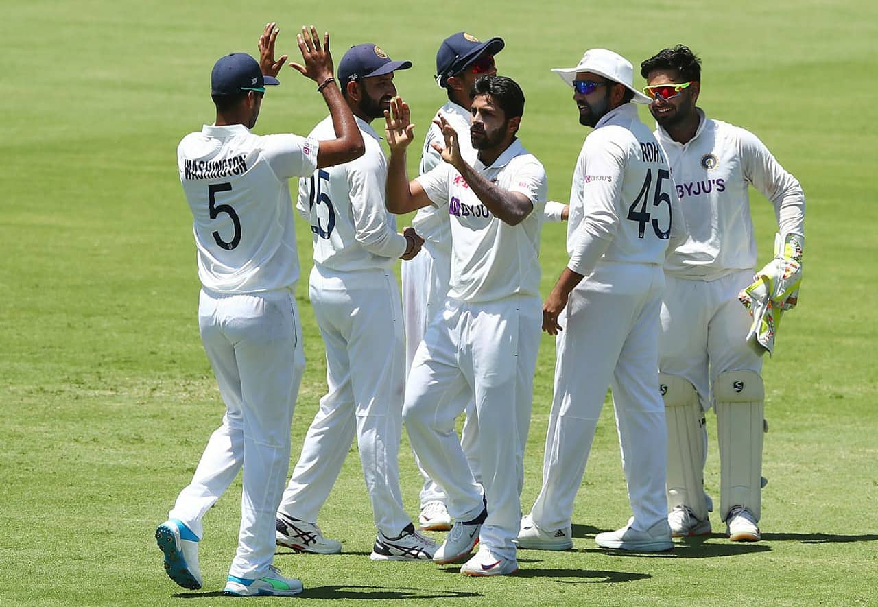 বিরাট কোহলি নেই, ছিলেন না ইশান্ত শর্মা, উমেশ যাদব, মহম্মদ শামি, জসপ্রীত বুমরাহ,রবিচন্দ্রন অশ্বিন, রবীন্দ্র জাদেজারা ৷ তবুও তরুণরাই ওড়ালেন তেরঙ্গা৷ Photo Courtesy- BCCI/Twitter বিরাট কোহলি নেই, ছিলেন না ইশান্ত শর্মা, উমেশ যাদব, মহম্মদ শামি, জসপ্রীত বুমরাহ,রবিচন্দ্রন অশ্বিন, রবীন্দ্র জাদেজারা ৷ তবুও তরুণরাই ওড়ালেন তেরঙ্গা৷ Photo Courtesy- BCCI/Twitter