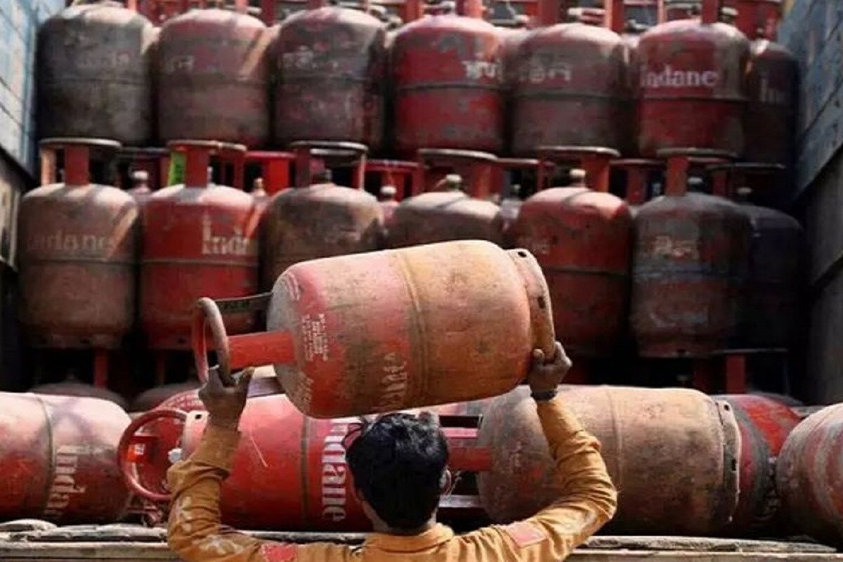 সংস্থার তরফে জানানো হয়েছে, পয়লা ফেব্রুয়ারি এই পরিষেবা চালু করা হতে পারে ৷ দেশে বর্তমানে ২৮ কোটি এলপিজি গ্রাহক রয়েছে ৷ এর মধ্যে ১৪ কোটি গ্রাহক ইন্ডেন গ্যাস ব্যবহার করেন ৷ সংস্থার তরফে জানানো হয়েছে, পয়লা ফেব্রুয়ারি এই পরিষেবা চালু করা হতে পারে ৷ দেশে বর্তমানে ২৮ কোটি এলপিজি গ্রাহক রয়েছে ৷ এর মধ্যে ১৪ কোটি গ্রাহক ইন্ডেন গ্যাস ব্যবহার করেন ৷