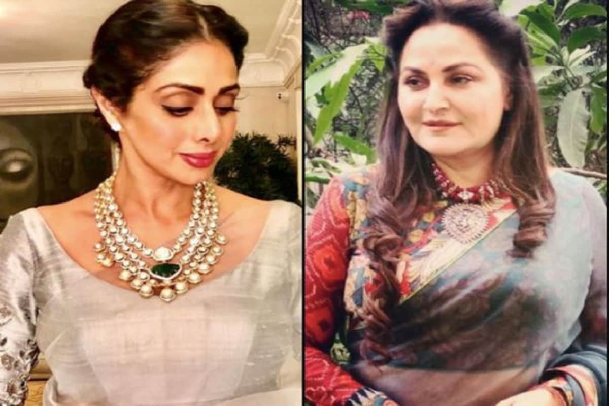 শ্রীদেবী(Sridevi) আর বেঁচে নেই৷ তাঁর আকস্মিক মৃত্যুর খবর কাঁপিয়ে দিয়েছিল সকলকেই৷ কিন্তু এই খবর সেরকম না হলেও এতে রয়েছে তীব্র হিংসার ঝালঝাল গন্ধ৷ Photo -Collected শ্রীদেবী(Sridevi) আর বেঁচে নেই৷ তাঁর আকস্মিক মৃত্যুর খবর কাঁপিয়ে দিয়েছিল সকলকেই৷ কিন্তু এই খবর সেরকম না হলেও এতে রয়েছে তীব্র হিংসার ঝালঝাল গন্ধ৷ Photo -Collected