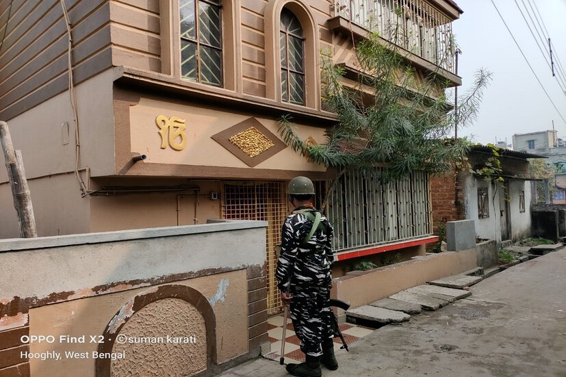 কয়লা পাচার কাণ্ড নিয়েও ইতিমধ্যে রাজ্যের শাসক দলকে তীব্র আক্রমণ শুরু করেছে বিজেপি৷ ফলে বিধানসভা নির্বাচনের আগে কয়লা পাচার কাণ্ড চিটফান্ড কাণ্ডের মতোই বড় ইস্যু হতে চলেছে৷ কেন্দ্রীয় তদন্ত সংস্থাগুলির তৎপরতার ফল শেষ পর্যন্ত কী দাঁড়ায়, সেটাই এখন দেখার৷ 