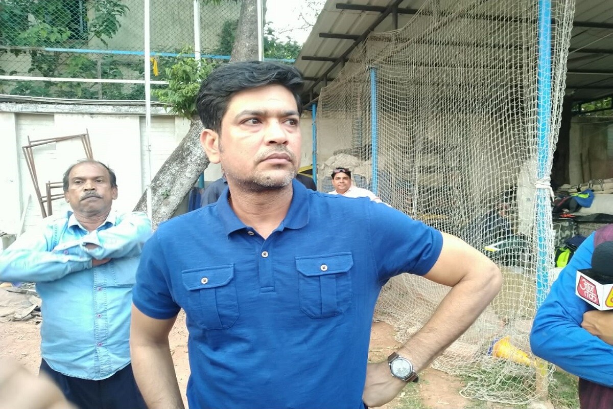শুধু রাজীবই নন, সম্প্রতি মন্ত্রিত্ব এবং জেলা সভাপতির দায়িত্ব ছেড়েছেন লক্ষ্মীরতন শুক্লা৷ হাওড়ার প্রাক্তন মেয়র রথীন চক্রবর্তী এবং বালির বিধায়ক বৈশালী ডালমিয়াও দলের একাংশের বিরুদ্ধে সরব হয়েছেন৷ দলের উদ্বেগ বাড়িয়ে ক্ষোভ প্রকাশ করেছেন হাওড়ার সাংসদ প্রসূন বন্দ্যোপাধ্যায়ও৷ এই পরিস্থিতিতে হাওড়ায় বিজেপি-র যোগদান মেলা করার সিদ্ধান্ত বিশেষ তাৎপর্যপূর্ণ৷(Info-Arup Dutta) শুধু রাজীবই নন, সম্প্রতি মন্ত্রিত্ব এবং জেলা সভাপতির দায়িত্ব ছেড়েছেন লক্ষ্মীরতন শুক্লা৷ হাওড়ার প্রাক্তন মেয়র রথীন চক্রবর্তী এবং বালির বিধায়ক বৈশালী ডালমিয়াও দলের একাংশের বিরুদ্ধে সরব হয়েছেন৷ দলের উদ্বেগ বাড়িয়ে ক্ষোভ প্রকাশ করেছেন হাওড়ার সাংসদ প্রসূন বন্দ্যোপাধ্যায়ও৷ এই পরিস্থিতিতে হাওড়ায় বিজেপি-র যোগদান মেলা করার সিদ্ধান্ত বিশেষ তাৎপর্যপূর্ণ৷(Info-Arup Dutta)