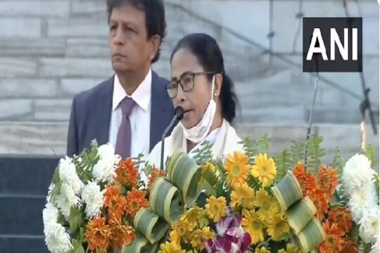 ভিক্টোরিয়া মেমোরিয়ালে মমতা।