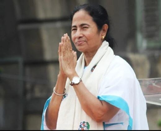 সিঙ্গুর আন্দোলনের সময় মমতা বন্দ্যোপাধ্যায়ের অন্যতম বিশ্বস্ত সৈনিক ছিলেন মুকুল রায়৷ সেই মুকুলই এখন সিঙ্গুর আন্দোলনের সমালোচনা করে আসলে মমতা বন্দ্যোপাধ্যায়ের শিল্প বিরোধী ভাবমূর্তি প্রমাণের চেষ্টা করছেন৷ কয়েকদিন আগে মুকুল নিজে সিঙ্গুরে গিয়েছিলেন৷ সিঙ্গুর আন্দোলনের সময় মমতা বন্দ্যোপাধ্যায়ের অন্যতম বিশ্বস্ত সৈনিক ছিলেন মুকুল রায়৷ সেই মুকুলই এখন সিঙ্গুর আন্দোলনের সমালোচনা করে আসলে মমতা বন্দ্যোপাধ্যায়ের শিল্প বিরোধী ভাবমূর্তি প্রমাণের চেষ্টা করছেন৷ কয়েকদিন আগে মুকুল নিজে সিঙ্গুরে গিয়েছিলেন৷