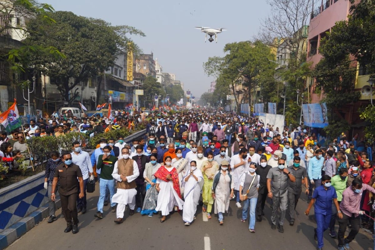 স্বাধীনতা আন্দোলনে কলকাতার গৌরবময় ভূমিকার কথা মনে করিয়ে মমতা বলছিলেন, স্বাধীনতা আন্দোলনে কলকাতার গৌরবময় ভূমিকার কথা মনে করিয়ে মমতা বলছিলেন,