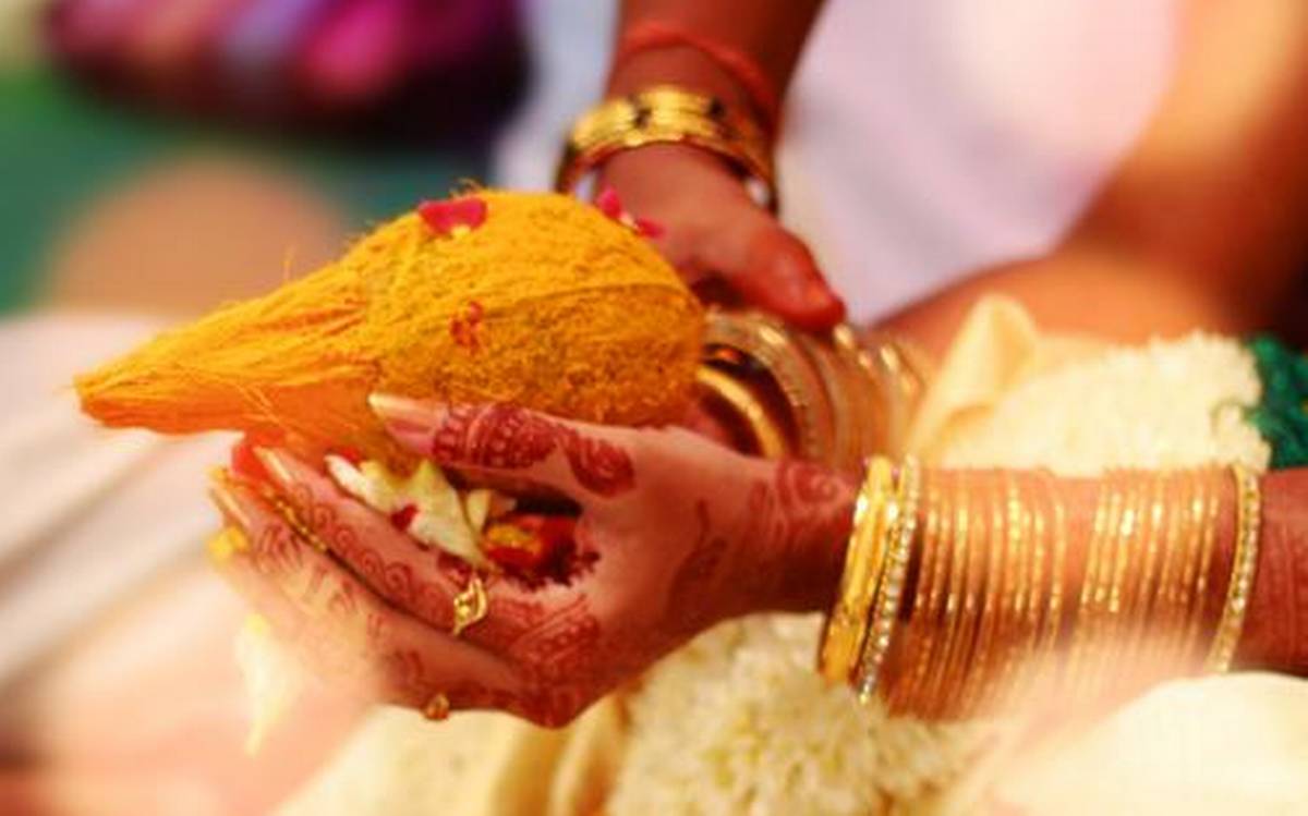 • বিজেপির মুখপাত্র রাহুল কোঠারি এই ঘটনার তীব্র নিন্দা করে বলেন, ‘‘শুধু মধ্যপ্রদেশের নয়, দেশের সমস্ত মেয়েদের তিনি অসম্মান করেছেন । মনে হচ্ছে বর্মা ভুলে গিয়েছেন তিনি যে পার্টির সদস্য তার সভাপতি সোনিয়া গান্ধি ও জেনারেল সেক্রেটারি প্রিয়াঙ্কা গান্ধি । দু’জনেই মহিলা । প্রকাশ্যে নিজের অপরাধের জন্য ক্ষমা চাওযা উচিত বর্মার ।’’ প্রতীকী চিত্র । • বিজেপির মুখপাত্র রাহুল কোঠারি এই ঘটনার তীব্র নিন্দা করে বলেন, ‘‘শুধু মধ্যপ্রদেশের নয়, দেশের সমস্ত মেয়েদের তিনি অসম্মান করেছেন । মনে হচ্ছে বর্মা ভুলে গিয়েছেন তিনি যে পার্টির সদস্য তার সভাপতি সোনিয়া গান্ধি ও জেনারেল সেক্রেটারি প্রিয়াঙ্কা গান্ধি । দু’জনেই মহিলা । প্রকাশ্যে নিজের অপরাধের জন্য ক্ষমা চাওযা উচিত বর্মার ।’’ প্রতীকী চিত্র ।