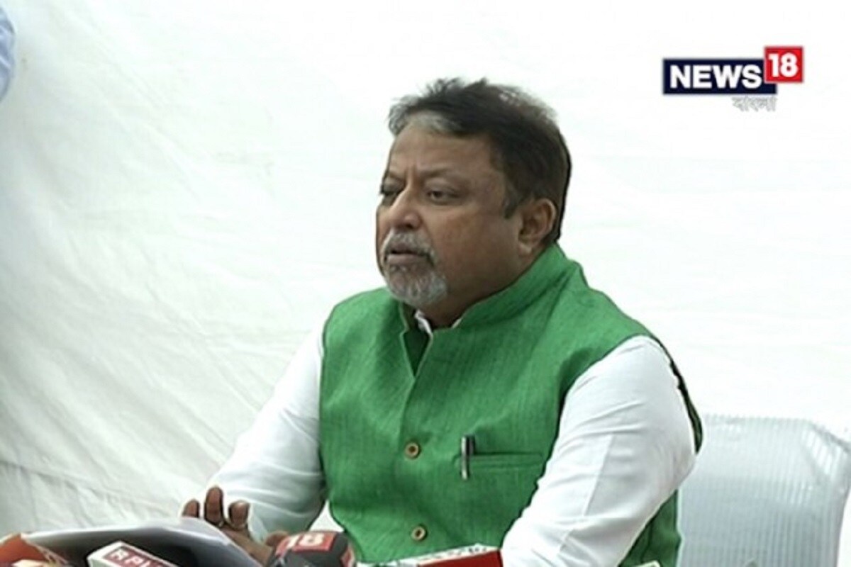 অতীতে তাঁর অনুপ্রেরণায় দল ছেড়েছেন তৃণমূলের আরেক নেতা অর্জুন সিং। ব্যারাকপুরে অর্জুন সিংকে তোলার পাশাপাশি মুকুলের হস্তক্ষেপে বিজেপির করতলগত হয়েছে তাঁর ঘনিষ্ঠ নেতা সব্যসাচী দত্তও। অতীতে তাঁর অনুপ্রেরণায় দল ছেড়েছেন তৃণমূলের আরেক নেতা অর্জুন সিং। ব্যারাকপুরে অর্জুন সিংকে তোলার পাশাপাশি মুকুলের হস্তক্ষেপে বিজেপির করতলগত হয়েছে তাঁর ঘনিষ্ঠ নেতা সব্যসাচী দত্তও।