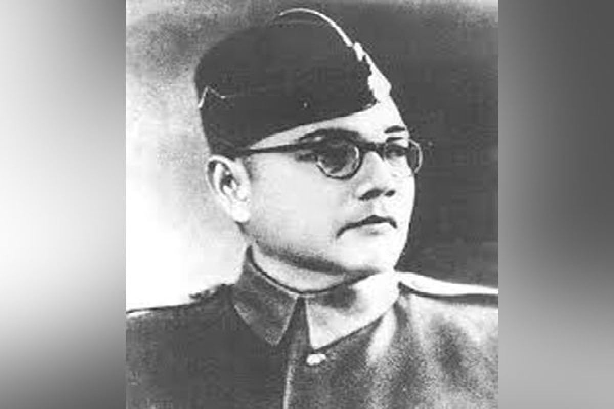 কেন্দ্রীয় সংস্কৃতি মন্ত্রকের তরফে বিজ্ঞপ্তি জারি করে এই কমিটির কথা ঘোষণা করা হয়েছে৷ আগামী ২৩ জানুয়ারি থেকে দিল্লি এবং কলকাতা সহ দেশে ও বিদেশে সারা বছর ধরে নেতাজি স্মরণে বিভিন্ন অনুষ্ঠান ও কর্মসূচি আয়োজনের বিষয়ে সিদ্ধান্ত নেবে এই কমিটি৷ আজাদ হিন্দ ফৌজের সঙ্গে দেশে-বিদেশে যে যে জায়গাগুলি জড়িত, সেখানেও কর্মসূচি নেওয়ার উদ্যোগ গ্রহণ করা হবে৷ Photo-ANI কেন্দ্রীয় সংস্কৃতি মন্ত্রকের তরফে বিজ্ঞপ্তি জারি করে এই কমিটির কথা ঘোষণা করা হয়েছে৷ আগামী ২৩ জানুয়ারি থেকে দিল্লি এবং কলকাতা সহ দেশে ও বিদেশে সারা বছর ধরে নেতাজি স্মরণে বিভিন্ন অনুষ্ঠান ও কর্মসূচি আয়োজনের বিষয়ে সিদ্ধান্ত নেবে এই কমিটি৷ আজাদ হিন্দ ফৌজের সঙ্গে দেশে-বিদেশে যে যে জায়গাগুলি জড়িত, সেখানেও কর্মসূচি নেওয়ার উদ্যোগ গ্রহণ করা হবে৷ Photo-ANI